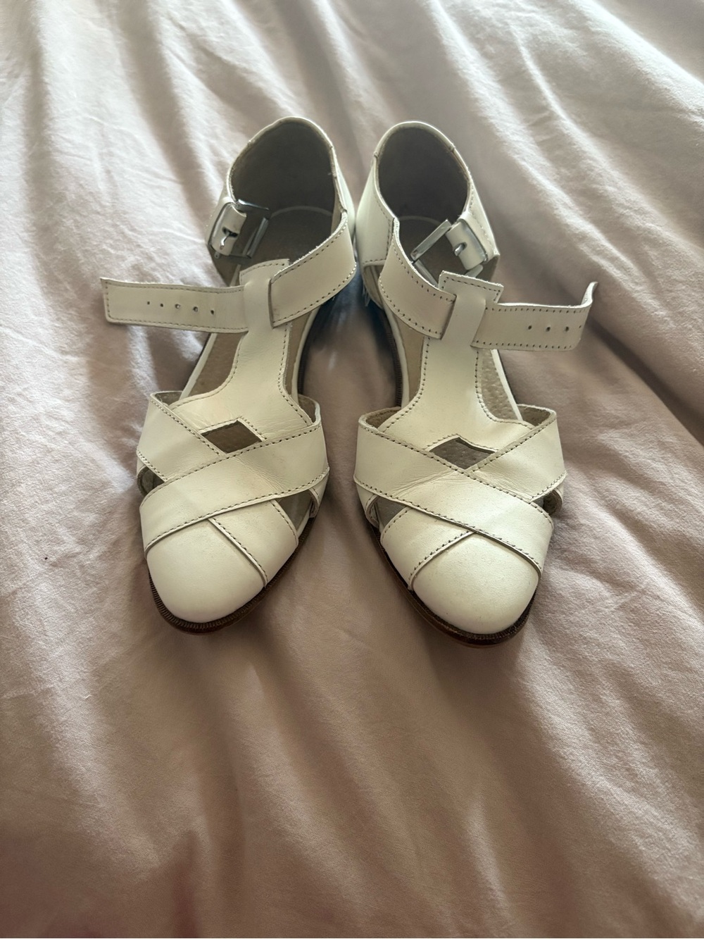 OFFICE London sz 37 white leather shoes